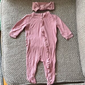 NWOT Milkberry Pink Ruffled bamboo Kids Footie sleeper with Headband 3-6 months